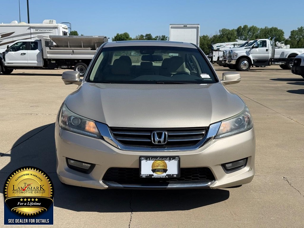 Honda Accord Sedan Vehicle Full-screen Gallery Image 2