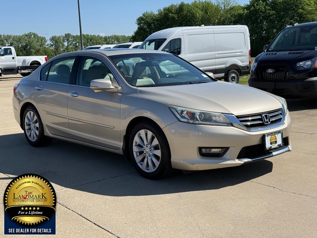 Honda Accord Sedan Vehicle Full-screen Gallery Image 3