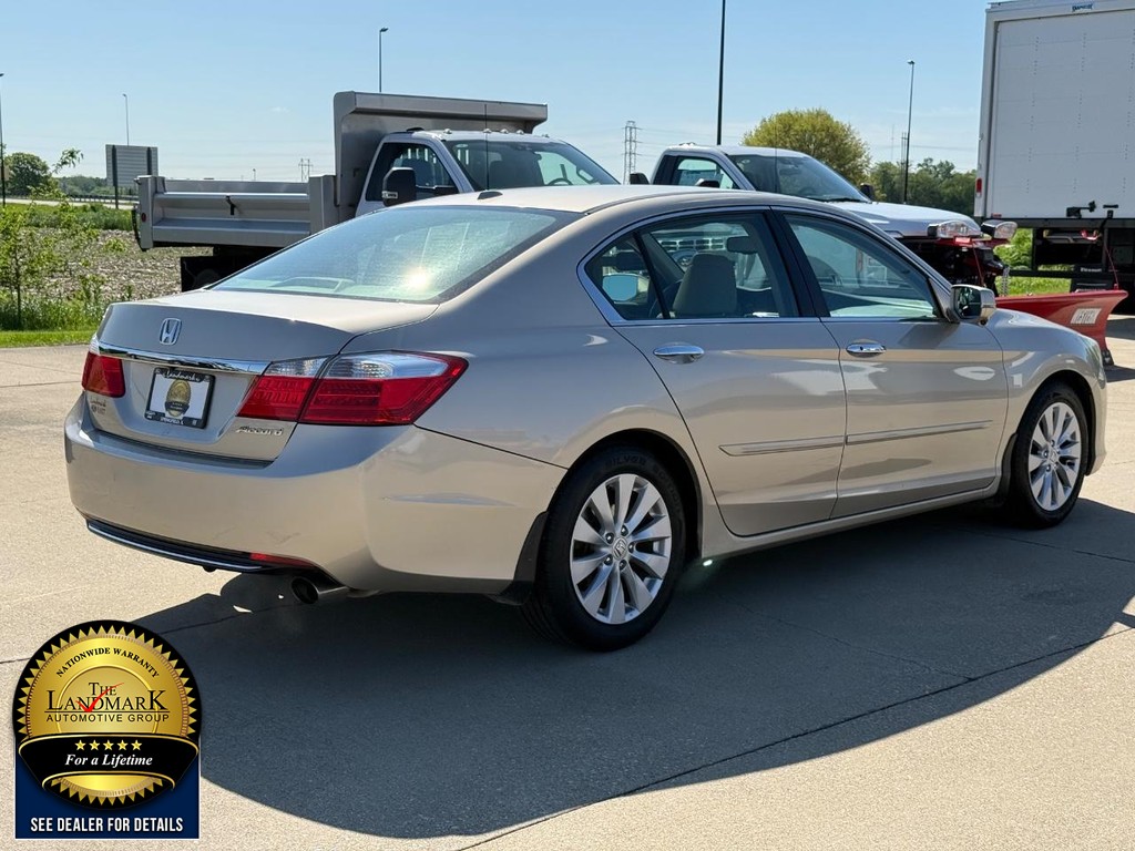 Honda Accord Sedan Vehicle Full-screen Gallery Image 5