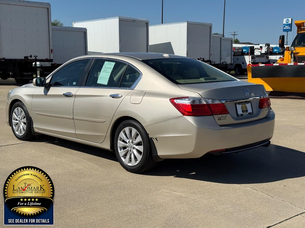 Honda Accord Sedan Vehicle Full-screen Gallery Image 7