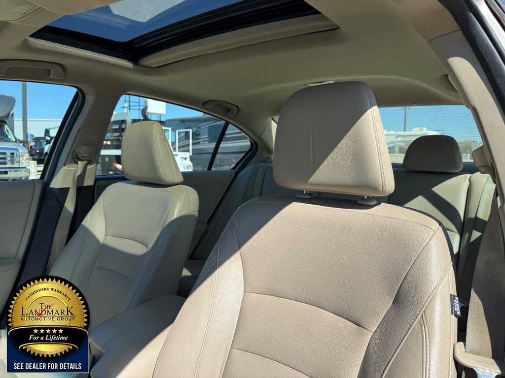 Honda Accord Sedan Vehicle Full-screen Gallery Image 9