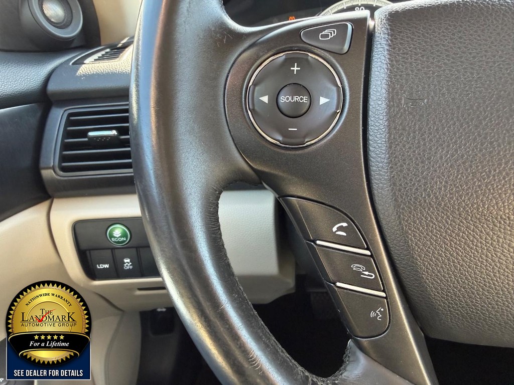 Honda Accord Sedan Vehicle Full-screen Gallery Image 10