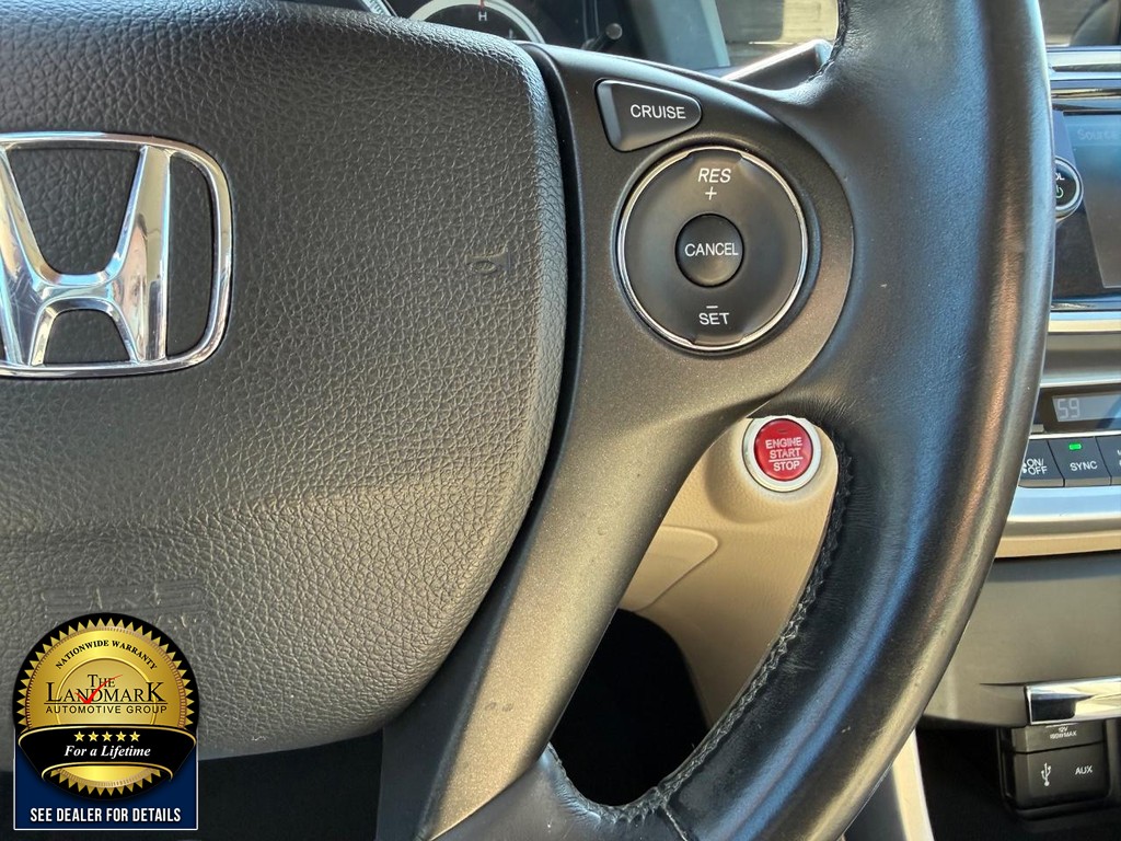 Honda Accord Sedan Vehicle Full-screen Gallery Image 11