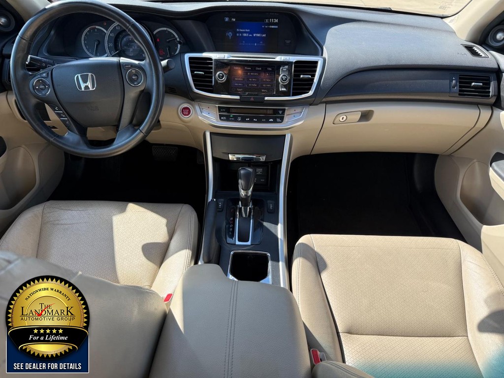 Honda Accord Sedan Vehicle Full-screen Gallery Image 15