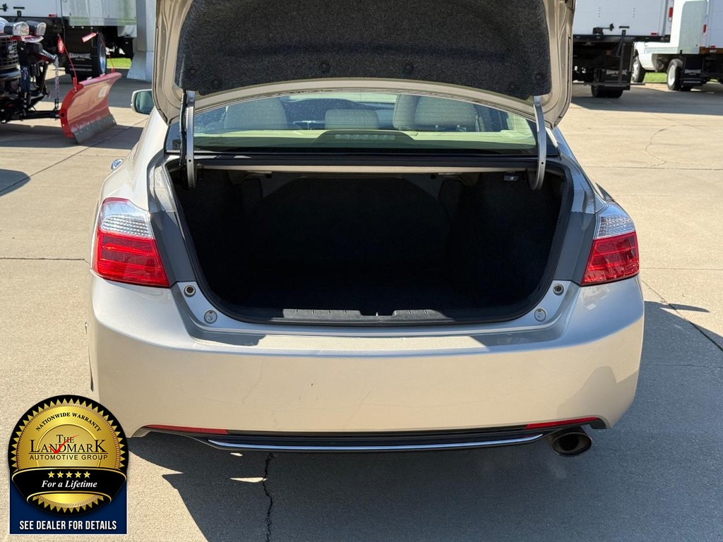 Honda Accord Sedan Vehicle Full-screen Gallery Image 18