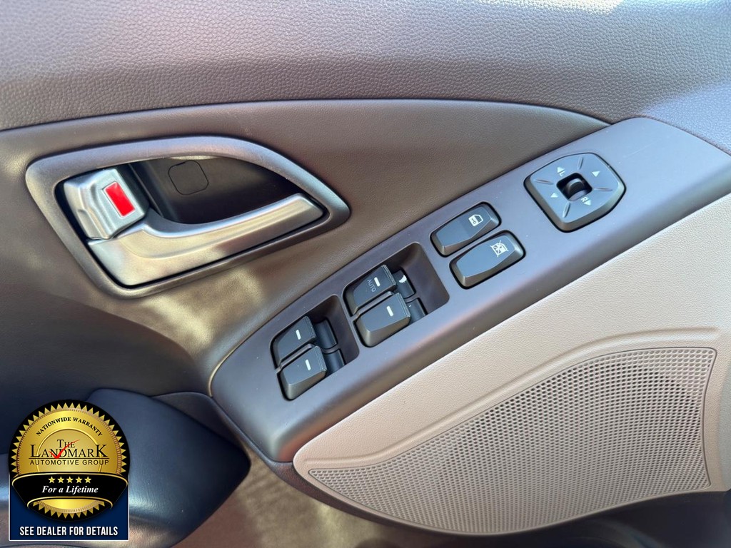 Hyundai Tucson Vehicle Full-screen Gallery Image 8
