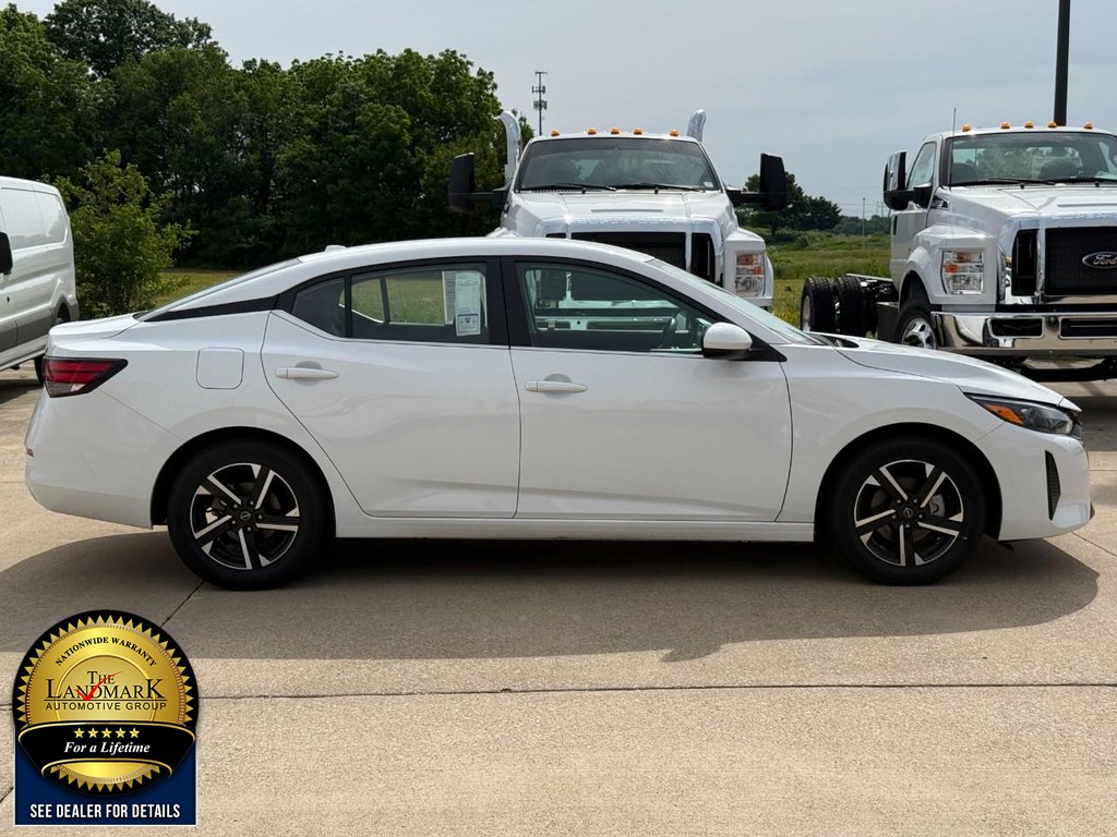 Nissan Sentra Vehicle Full-screen Gallery Image 4