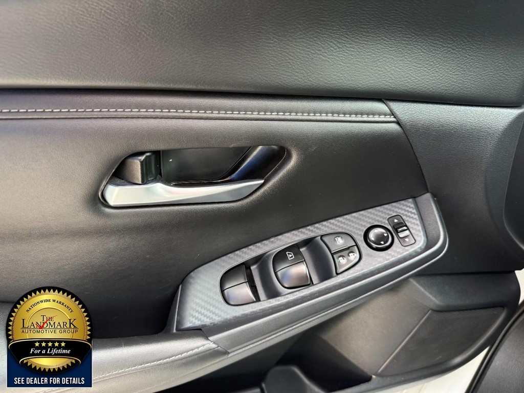 Nissan Sentra Vehicle Full-screen Gallery Image 8