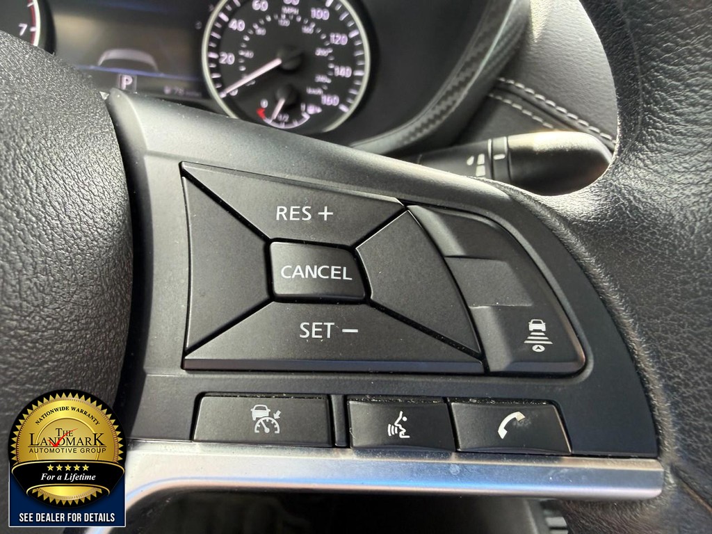 Nissan Sentra Vehicle Full-screen Gallery Image 11