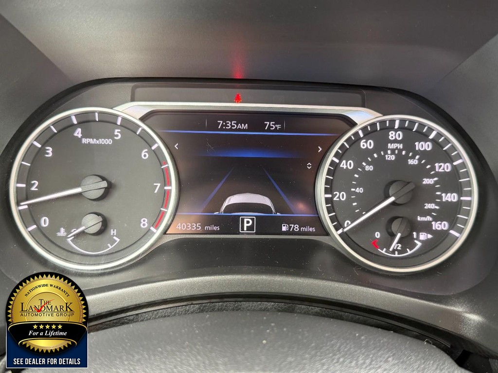 Nissan Sentra Vehicle Full-screen Gallery Image 12