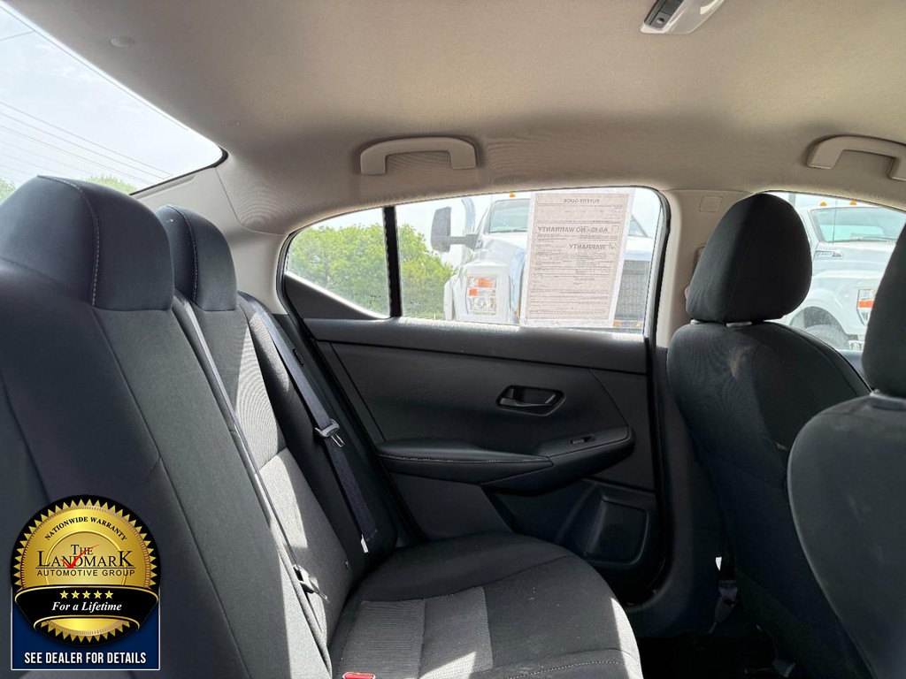 Nissan Sentra Vehicle Full-screen Gallery Image 14