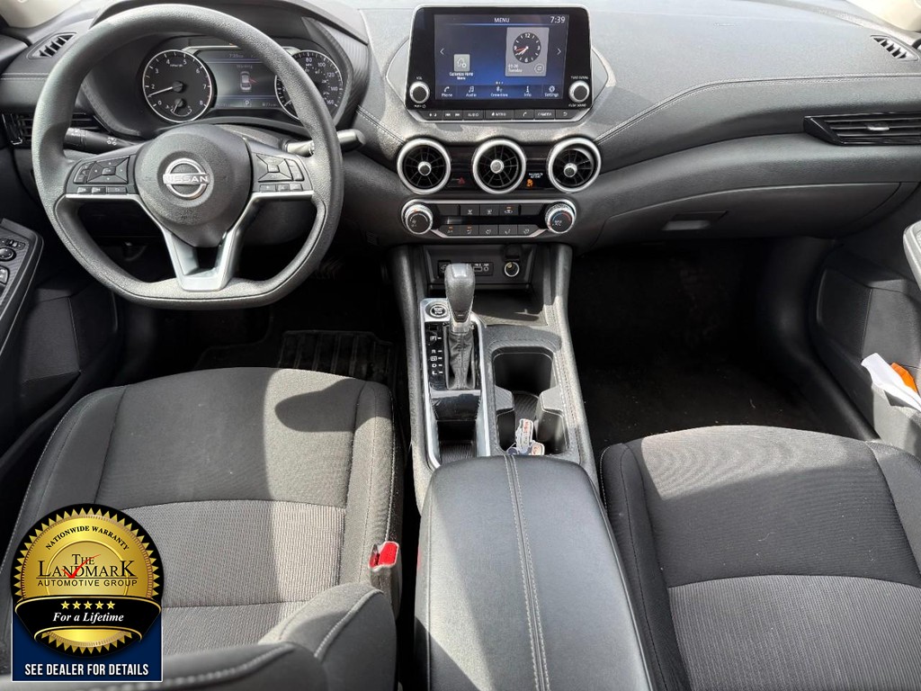 Nissan Sentra Vehicle Full-screen Gallery Image 15