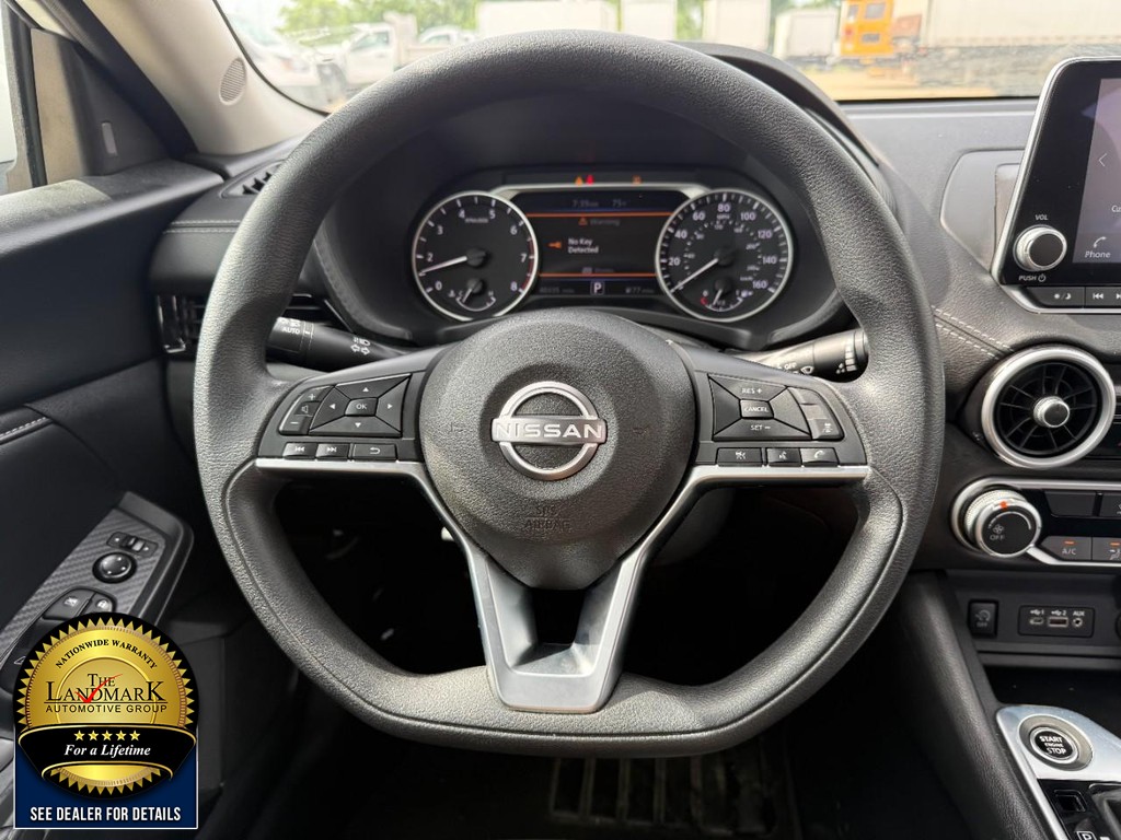 Nissan Sentra Vehicle Full-screen Gallery Image 16