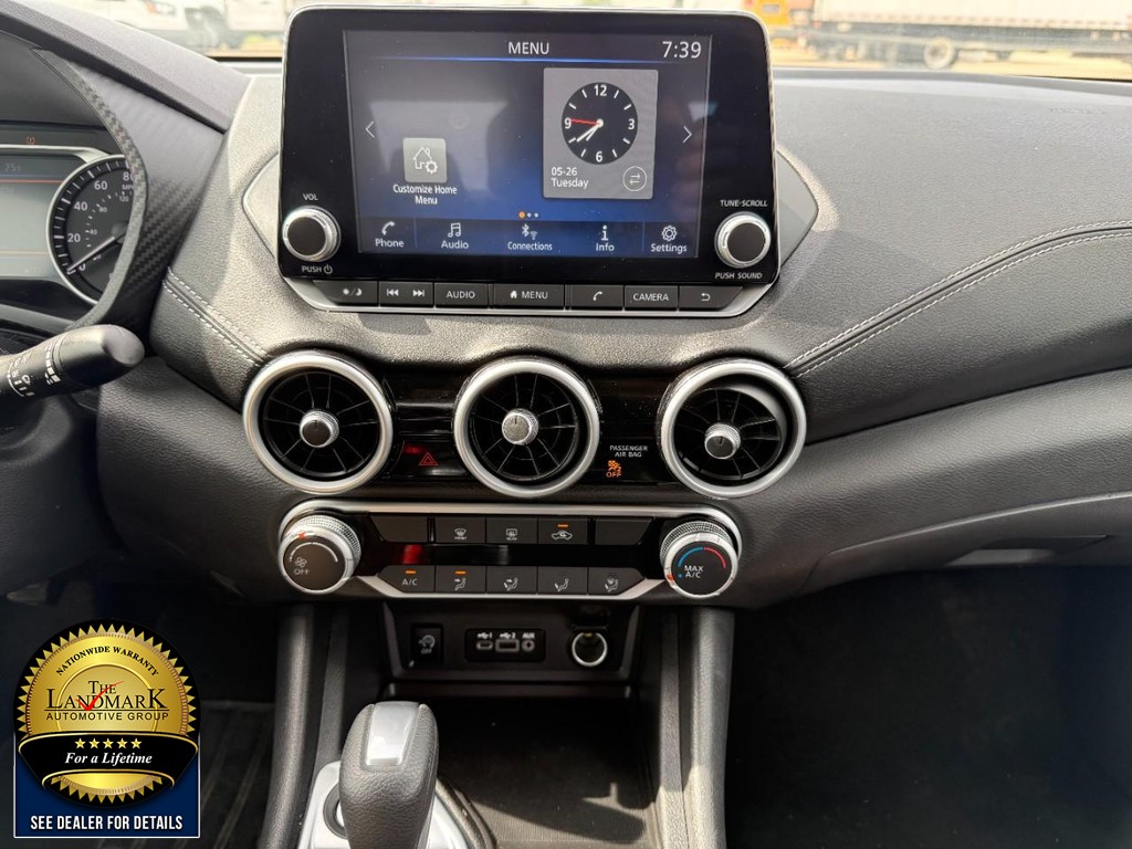 Nissan Sentra Vehicle Full-screen Gallery Image 17