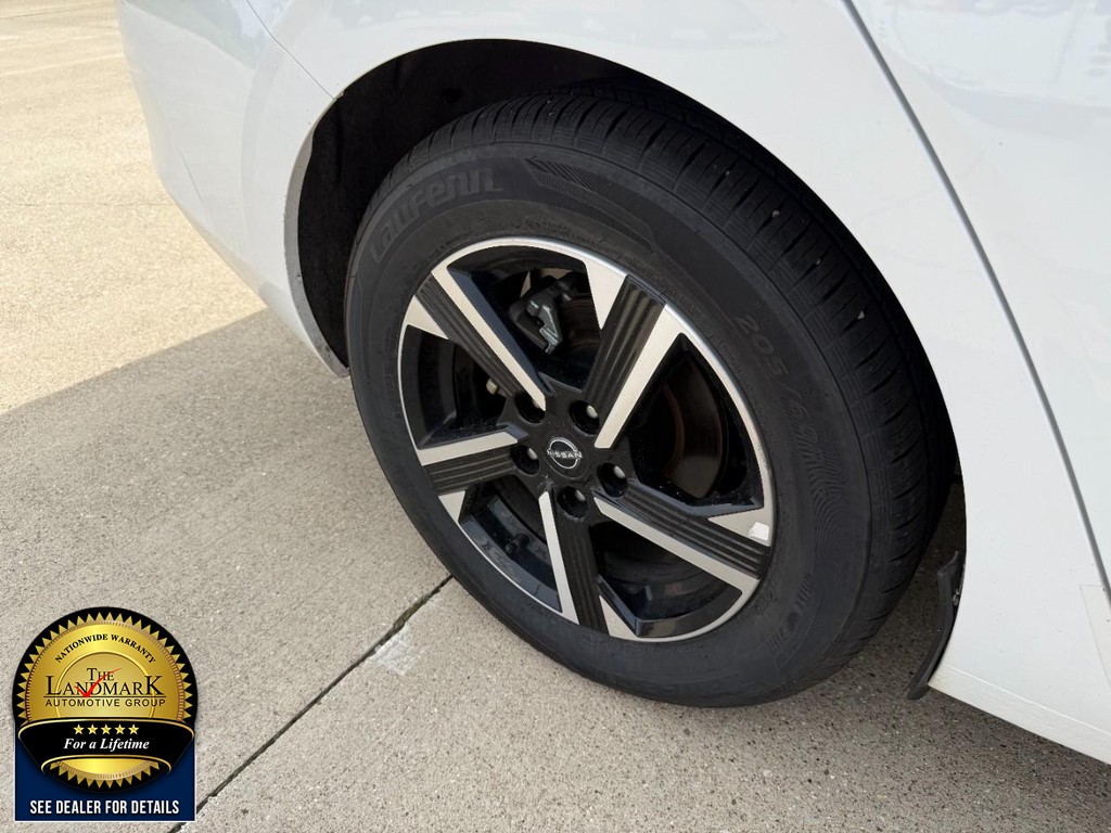 Nissan Sentra Vehicle Full-screen Gallery Image 19