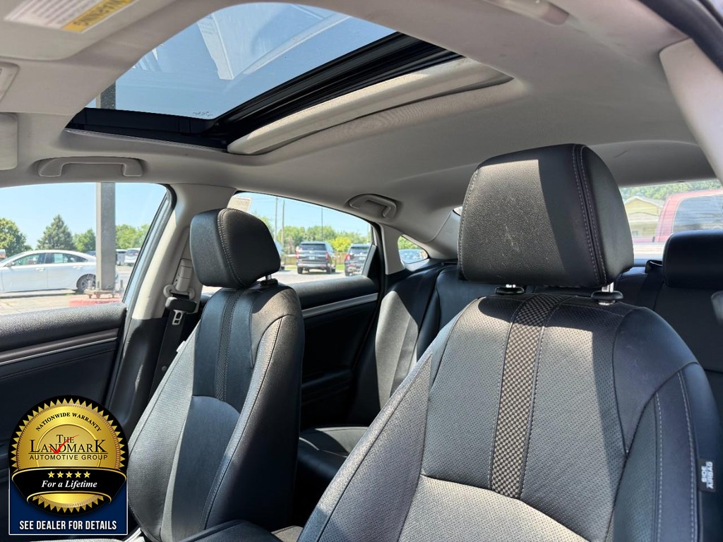Honda Civic Sedan Vehicle Full-screen Gallery Image 9