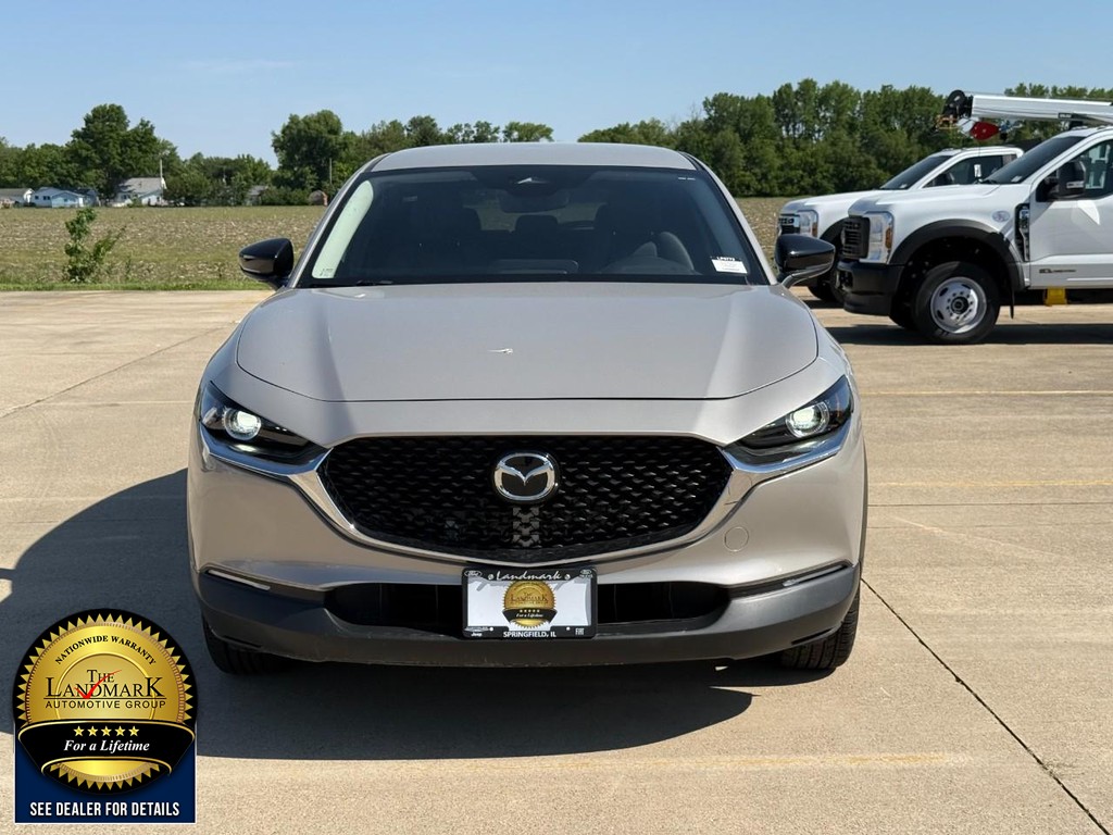 Mazda CX-30 Vehicle Full-screen Gallery Image 2
