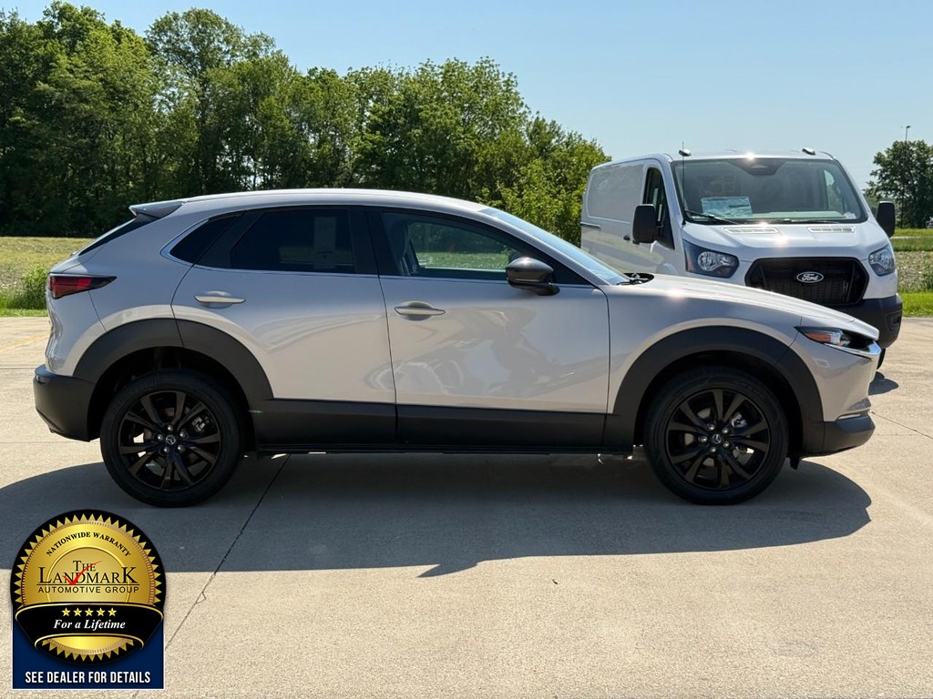 Mazda CX-30 Vehicle Full-screen Gallery Image 4