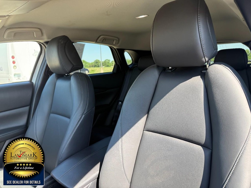 Mazda CX-30 Vehicle Full-screen Gallery Image 9
