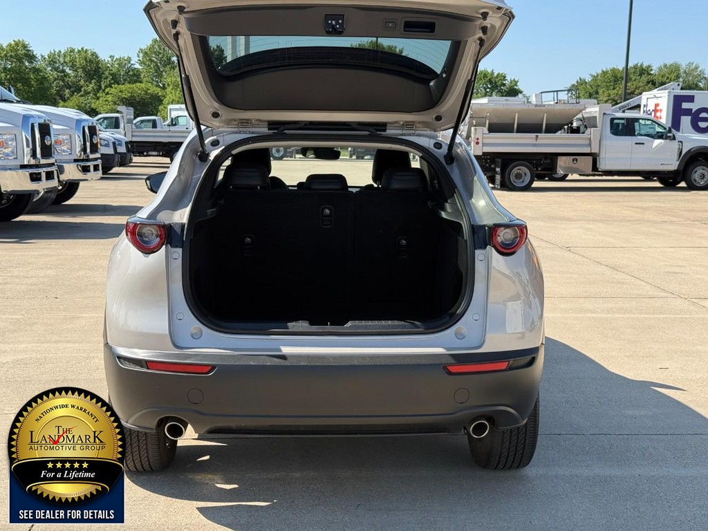 Mazda CX-30 Vehicle Full-screen Gallery Image 18