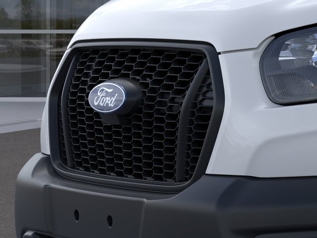 Ford Transit-150 Vehicle Full-screen Gallery Image 17