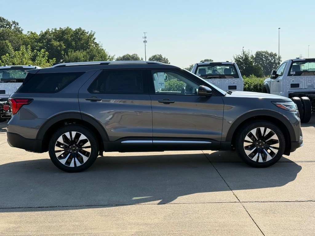 Ford Explorer Vehicle Full-screen Gallery Image 4