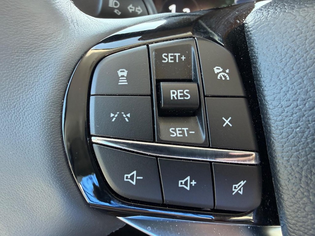 Ford Explorer Vehicle Full-screen Gallery Image 10