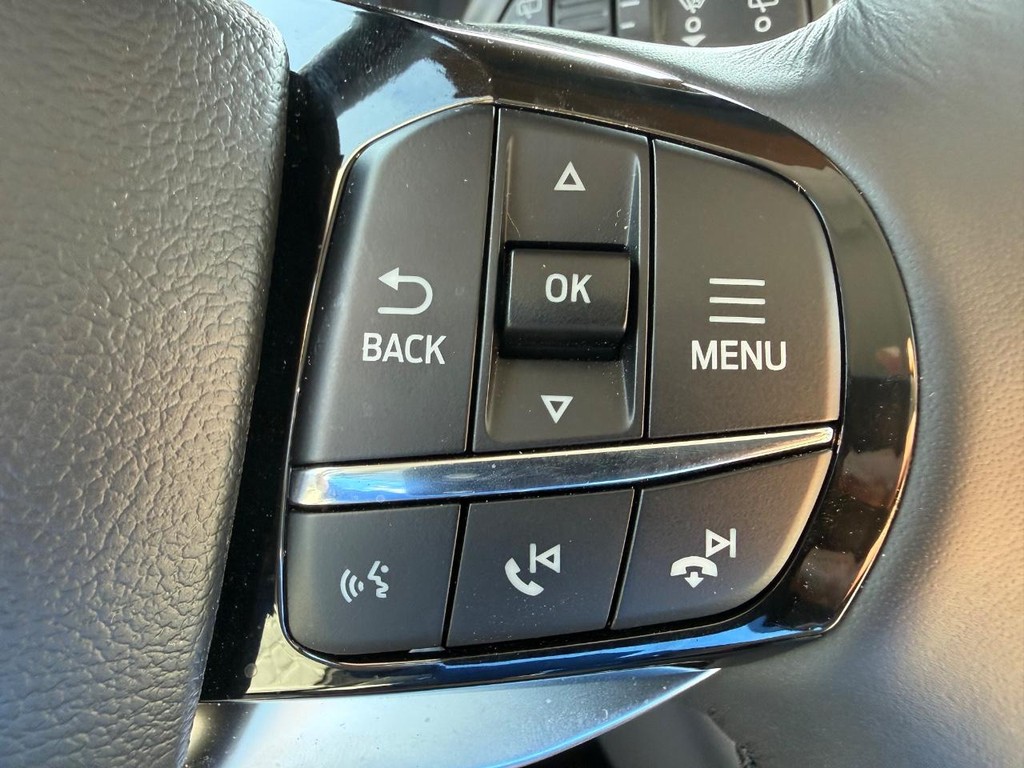 Ford Explorer Vehicle Full-screen Gallery Image 11