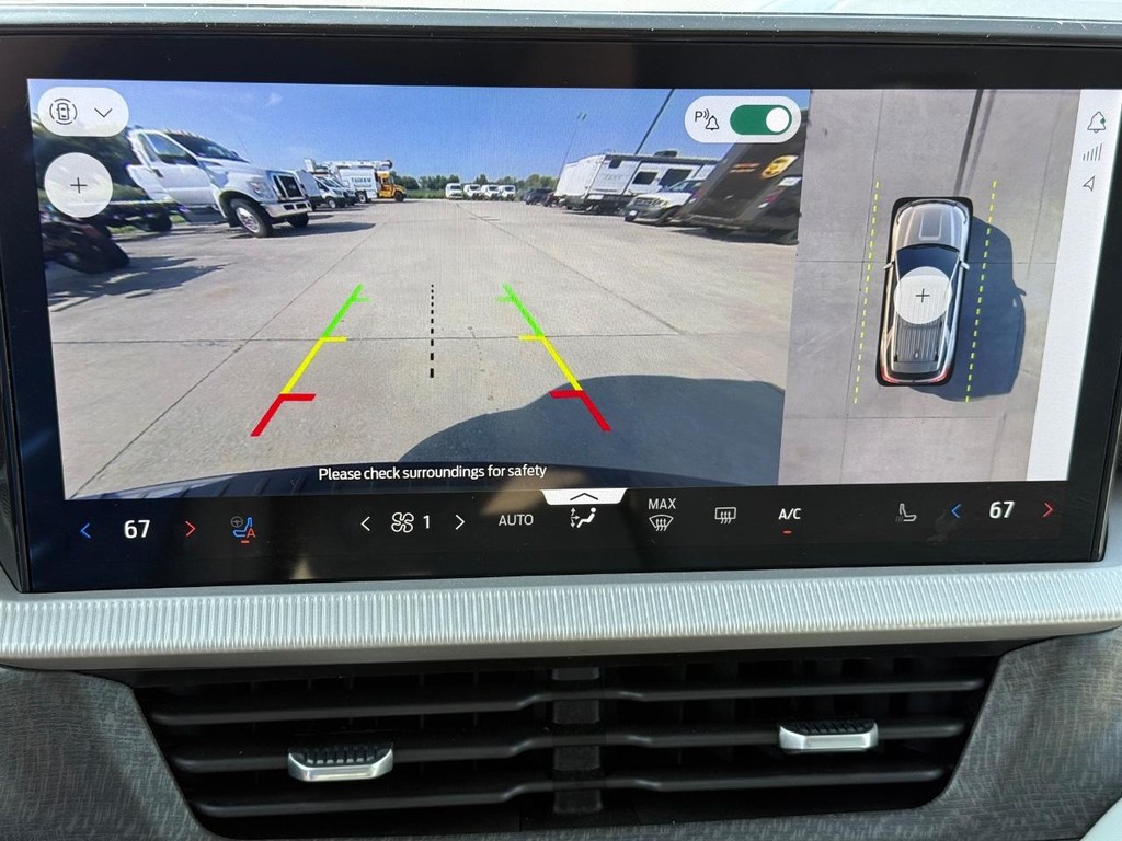 Ford Explorer Vehicle Full-screen Gallery Image 13