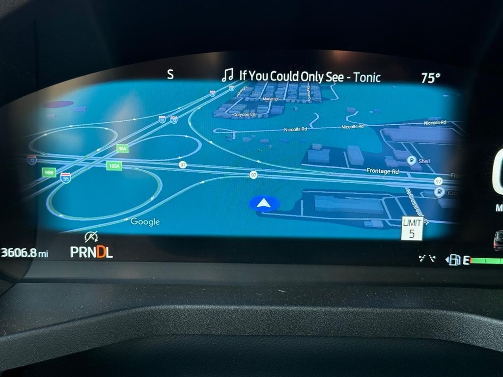 Ford Explorer Vehicle Full-screen Gallery Image 15