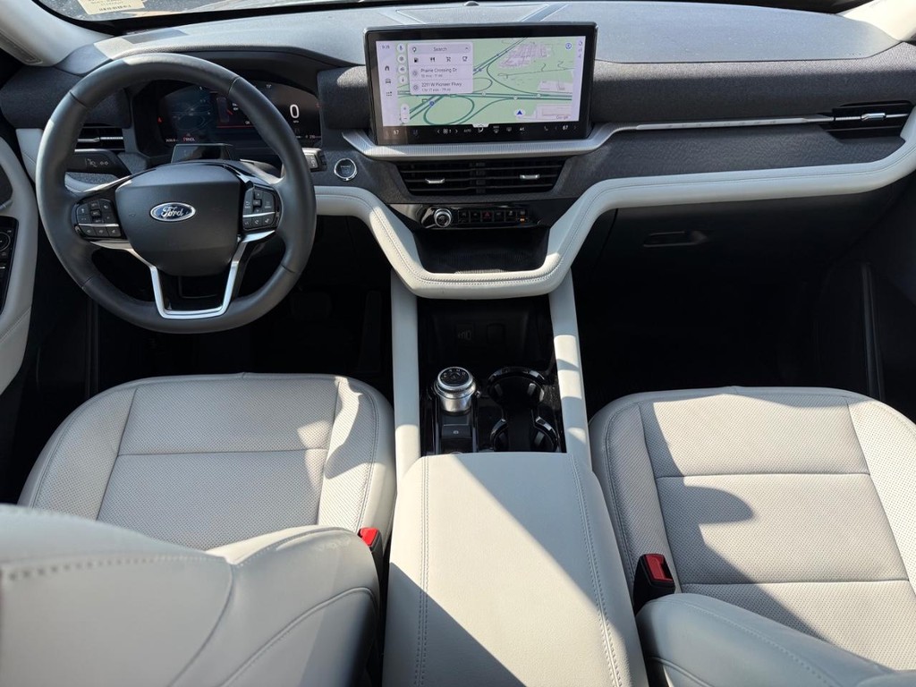 Ford Explorer Vehicle Full-screen Gallery Image 19