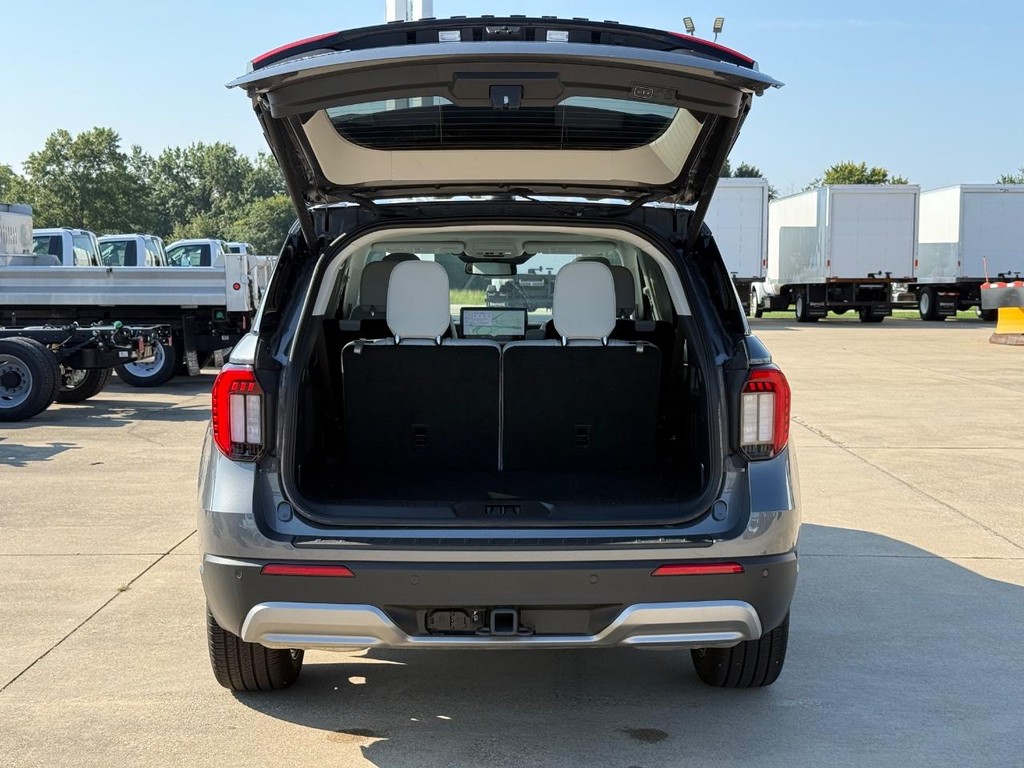 Ford Explorer Vehicle Full-screen Gallery Image 22