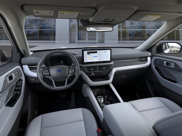 Ford Explorer Vehicle Full-screen Gallery Image 9