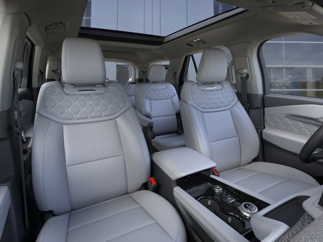 Ford Explorer Vehicle Full-screen Gallery Image 10