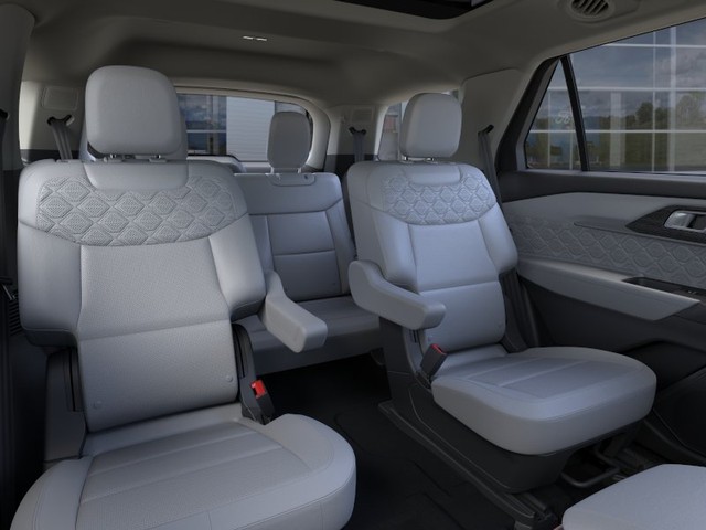 Ford Explorer Vehicle Full-screen Gallery Image 11
