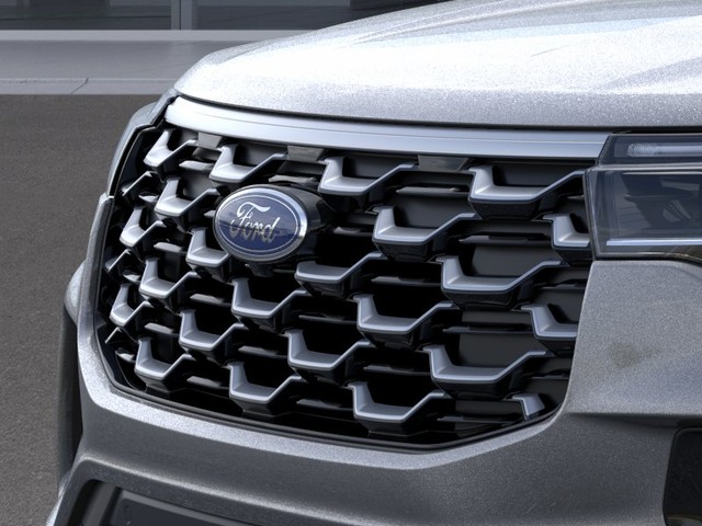 Ford Explorer Vehicle Full-screen Gallery Image 17