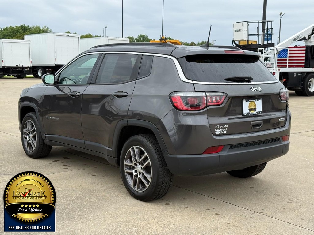 Jeep Compass Vehicle Full-screen Gallery Image 7