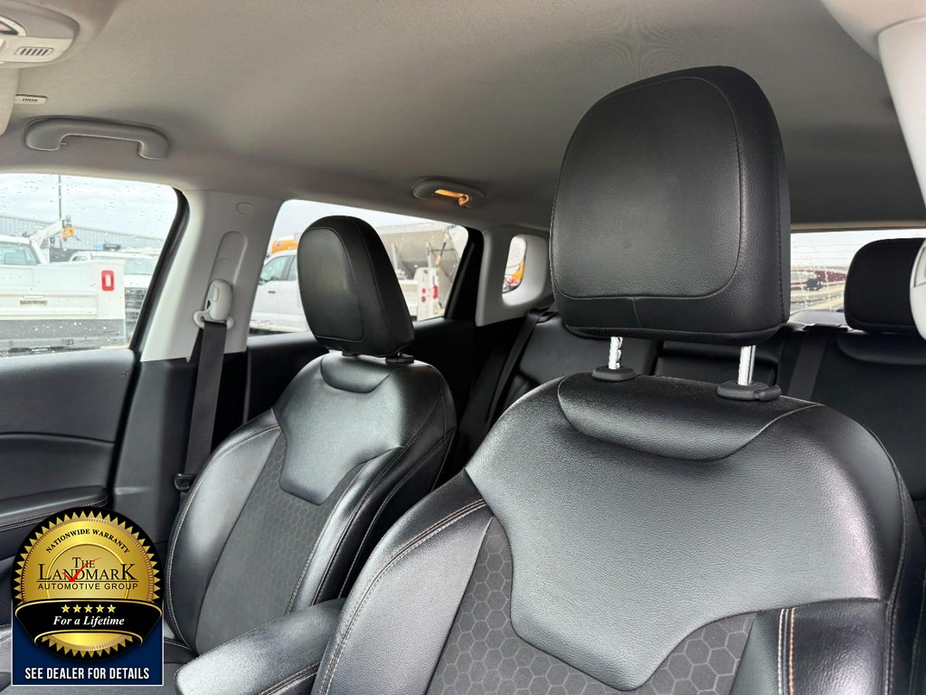 Jeep Compass Vehicle Full-screen Gallery Image 9
