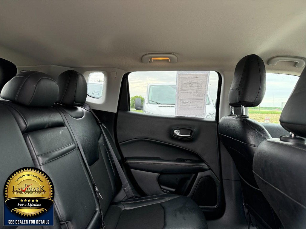 Jeep Compass Vehicle Full-screen Gallery Image 15