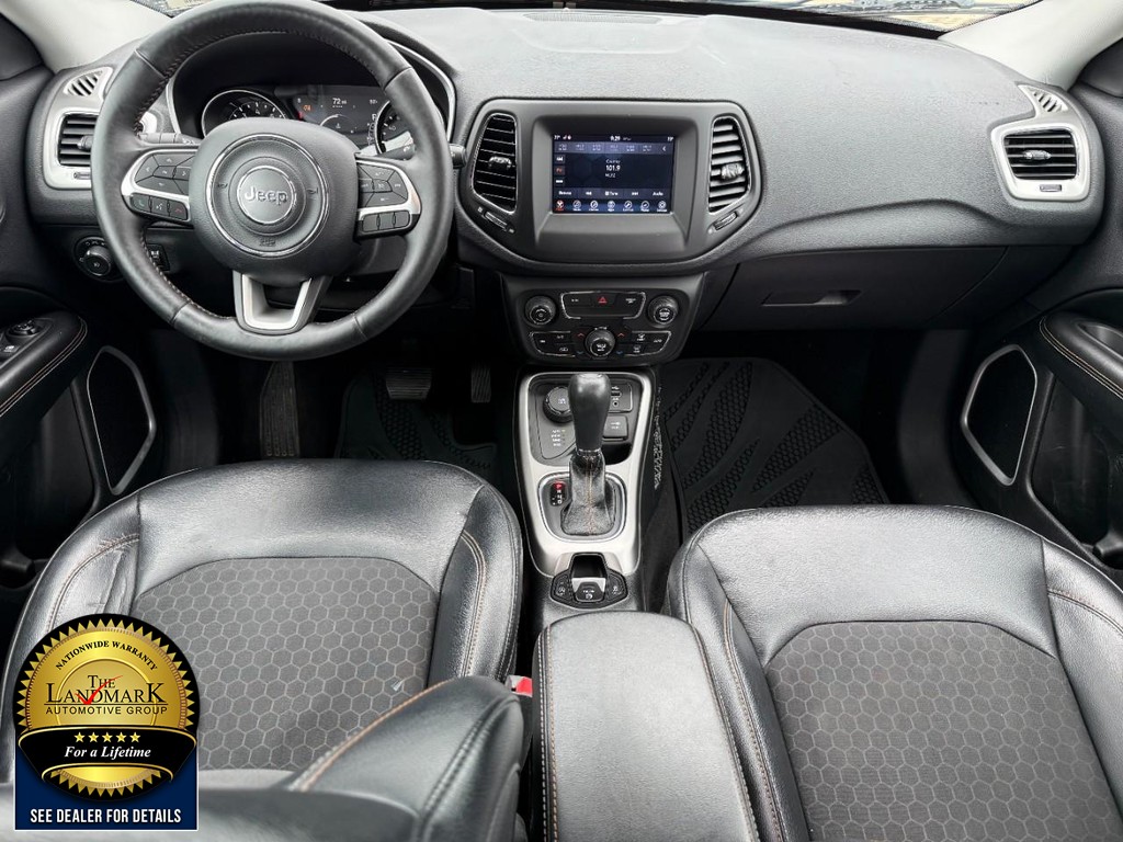 Jeep Compass Vehicle Full-screen Gallery Image 16