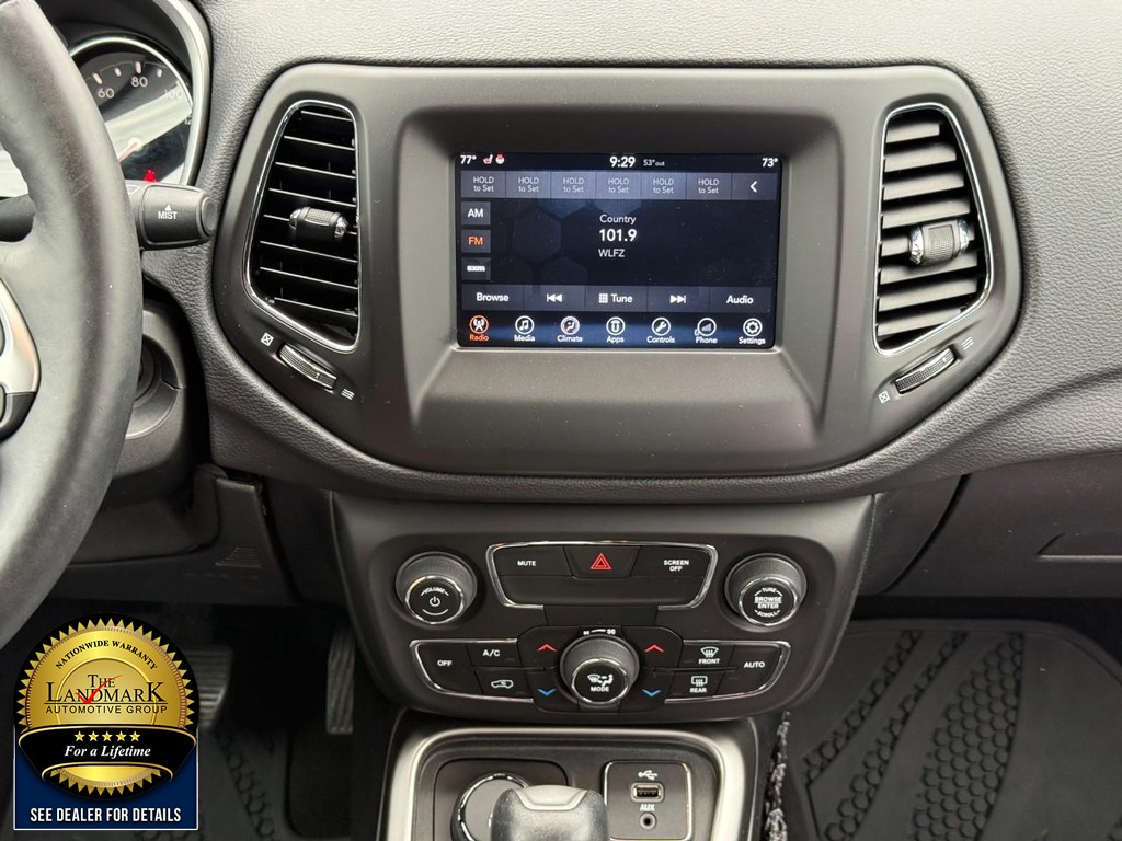 Jeep Compass Vehicle Full-screen Gallery Image 17