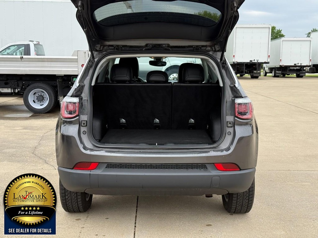 Jeep Compass Vehicle Full-screen Gallery Image 19