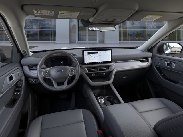 Ford Explorer Vehicle Full-screen Gallery Image 9