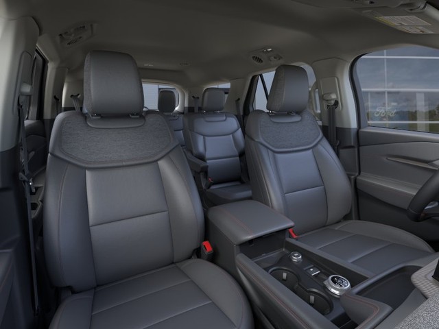 Ford Explorer Vehicle Full-screen Gallery Image 10