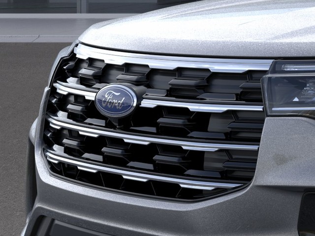 Ford Explorer Vehicle Full-screen Gallery Image 17