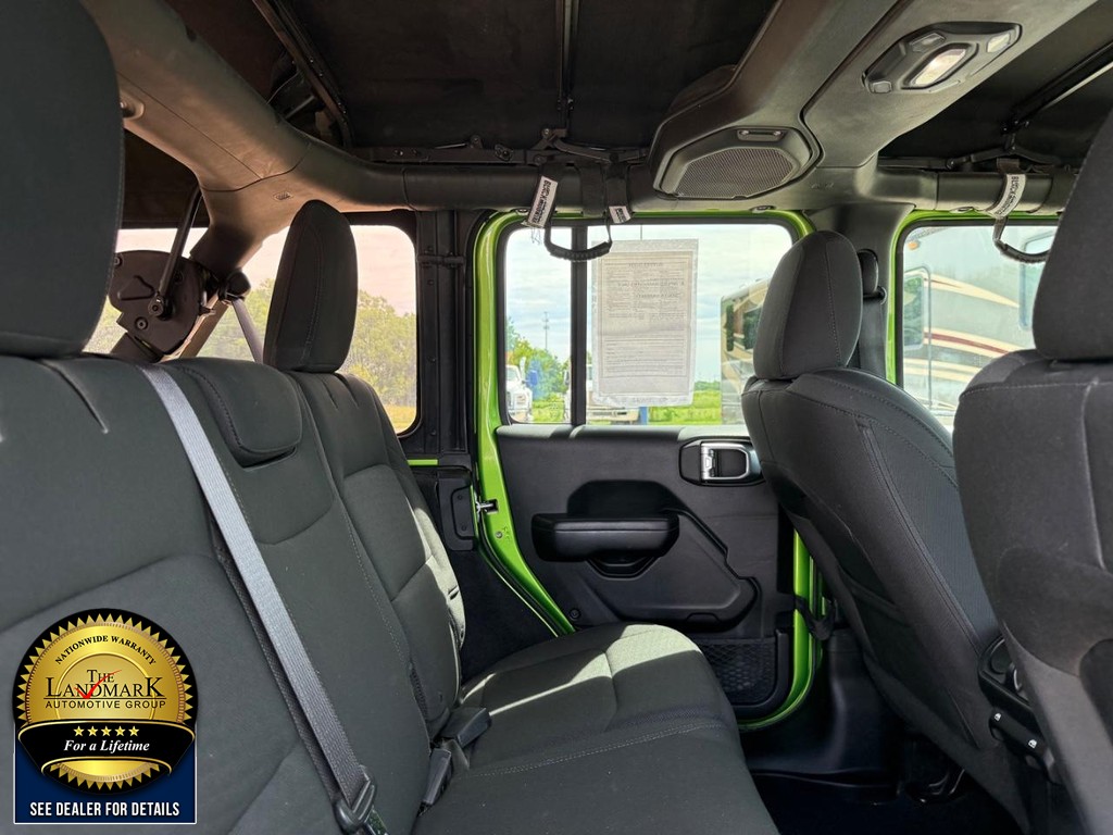 Jeep Wrangler Unlimited Vehicle Full-screen Gallery Image 16