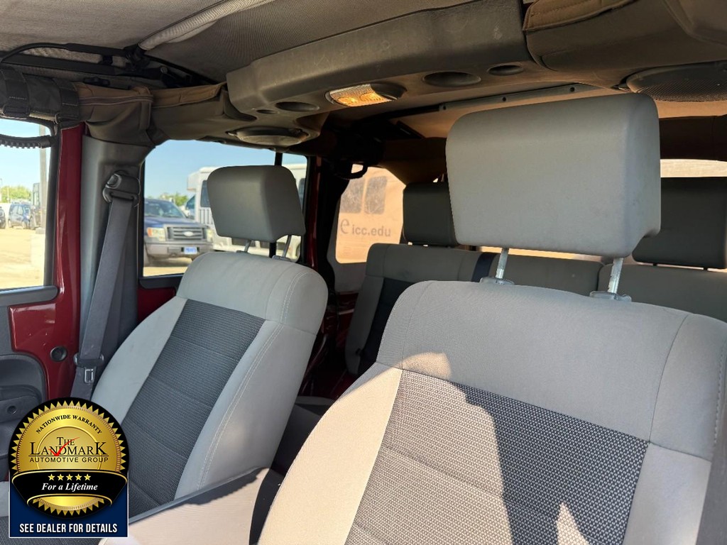 Jeep Wrangler Unlimited Vehicle Full-screen Gallery Image 8