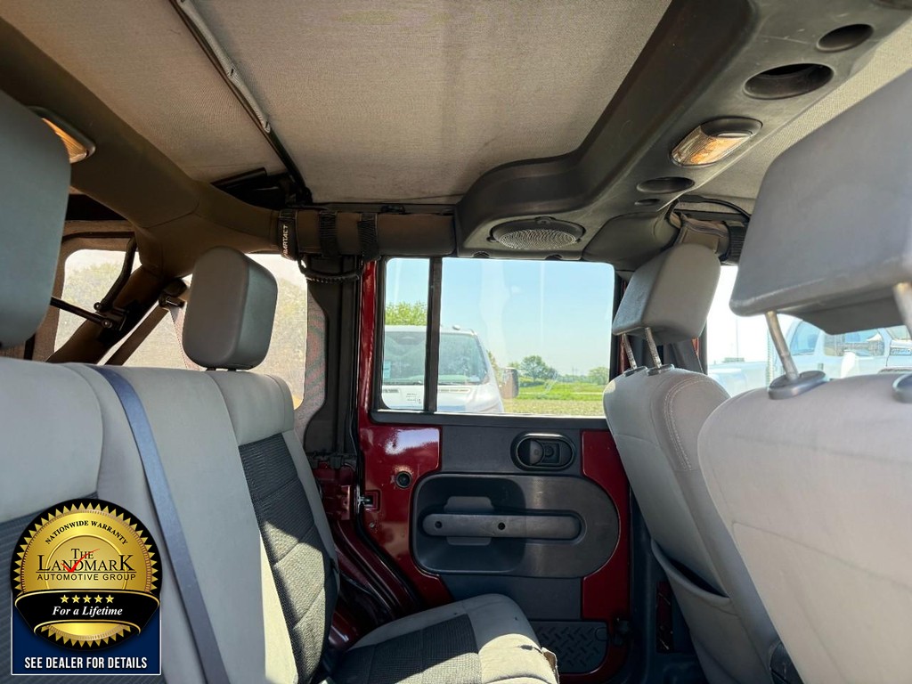 Jeep Wrangler Unlimited Vehicle Full-screen Gallery Image 10