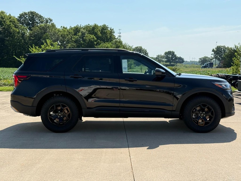 Ford Explorer Vehicle Full-screen Gallery Image 4