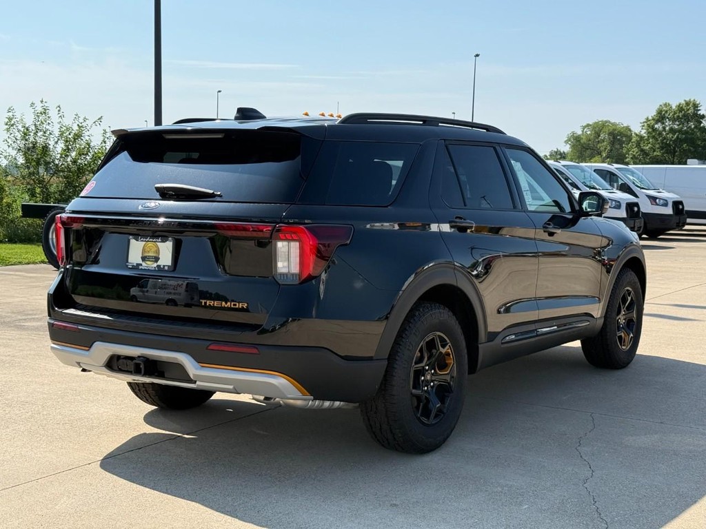 Ford Explorer Vehicle Full-screen Gallery Image 5